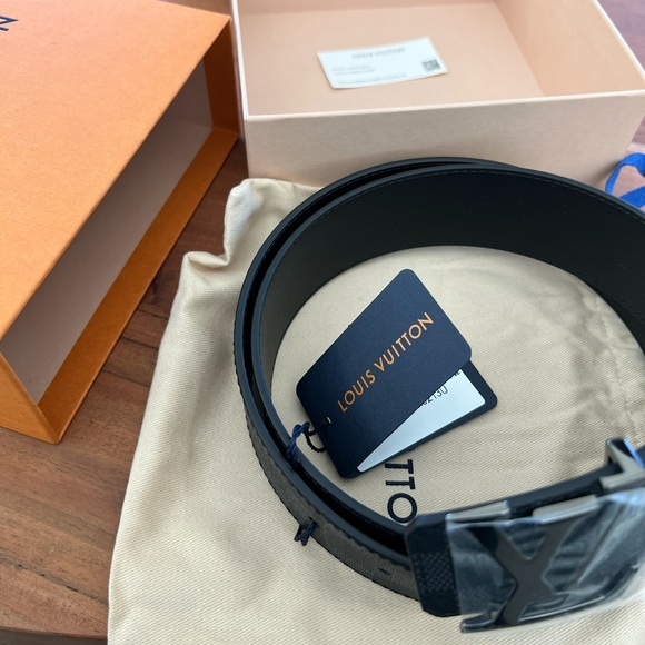 LV INITIALES 40MM REVERSIBLE 90CM - Picture 5 of 8